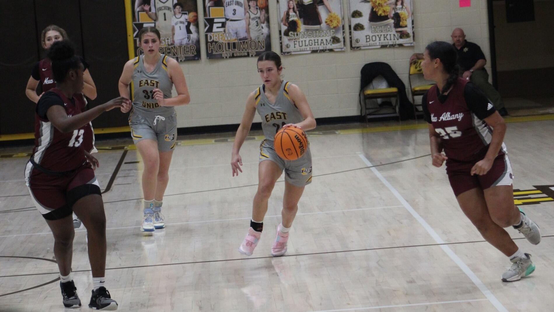 Lady Urchins, Urchins remain undefeated after wins over New Albany